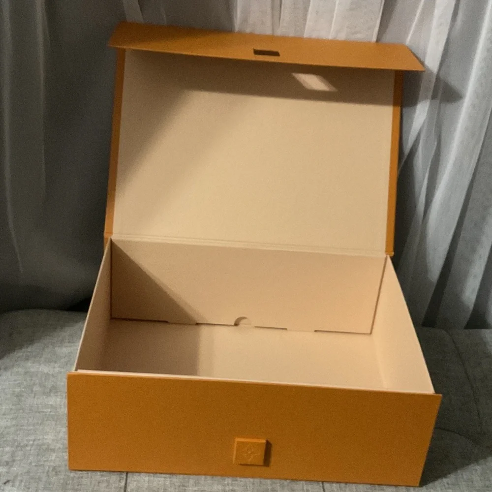Louis Vuitton Orange Box with Blue Ribbon - Picture 3 of 4